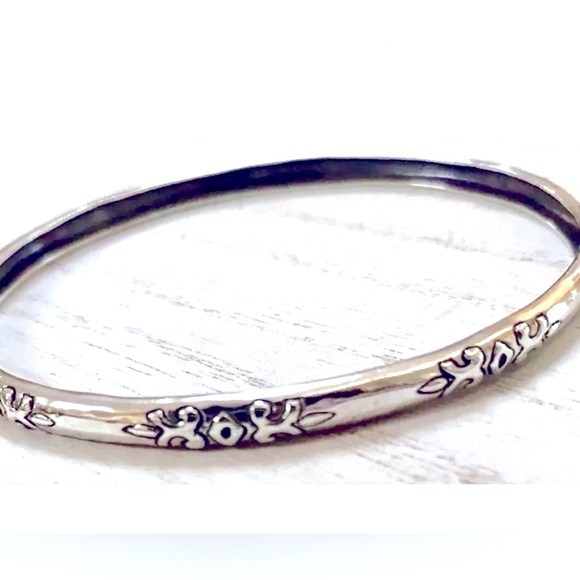 Silpada Vintage Sterling Silver Embossed “XOXO” Willow Bangle Bracelet - Picture 1 of 7